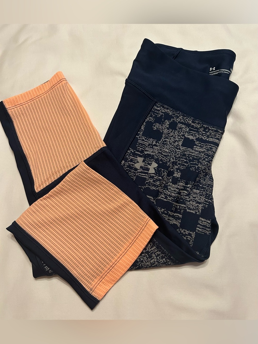 Under Armour Navy/Peach Compression Reflective Capri Leggings Size Medium NWT